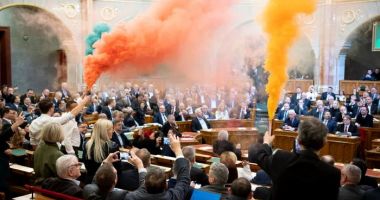 Stire din Actualitate : Fumigene în Parlamentul Ungariei împotriva interzicerii paradelor gay