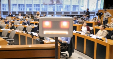 Stire din Economie : Parlamentul European își face griji  privind "civilizația roboților"