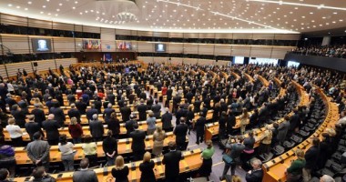 Stire din Politică-Administrație : Parlamentul European va dezbate în 12 septembrie situația politică din România