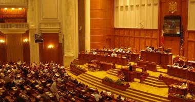 Stire din Politică-Administrație : Parlamentarii, liberi de 1 Decembrie