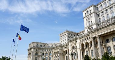 Stire din Actualitate : Ce atribuții au deputații și senatorii și cât câștigă în 2024
