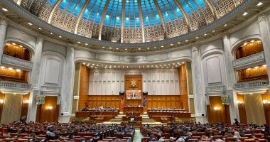 Stire din Politică-Administrație : Parlamentul îşi alege astăzi preşedinţii celor două Camere. Cine sunt favoriții