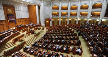 Moțiunea de cenzură a USR PLUS și AUR nu poate fi citită și votată în Parlament. PSD a boicotat ședința conducerii Legislativului