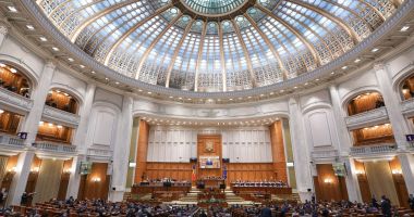 Stire din Politică-Administrație : Parlamentarii revin la lucru. Legi importante, de care depind miliarde de euro, așteaptă să fie dezbătute și votate