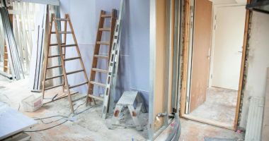 Stire din Actualitate : Un constructor român acuză că a fost păcălit cu 200.000 de euro, după ce a renovat sediul unui partid