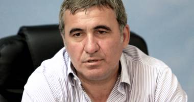 Stire din Sport : Meciul dintre FC Viitorul și Steaua se joacă cu casa închisă