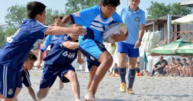 Stire din Sport : Partide spectaculoase în ziua a doua la „Oval Touch”
