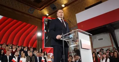 Stire din Actualitate : Partidul polonez Lege și Justiție alege un adept al liniei dure drept candidat la conducerea guvernului