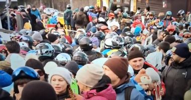 Stire din Social : Administratorii pârtiilor raportează „cifre istorice”. Zeci de mii de turiştise află pe pârtiile de pe Valea Prahovei şi Braşov