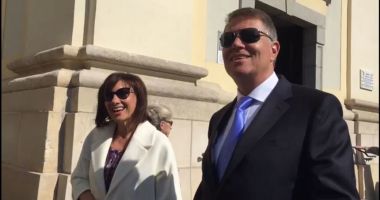 Stire din Actualitate : Klaus Iohannis, la slujba din prima zi de Paşte: "Sărbători cu pace tuturor"