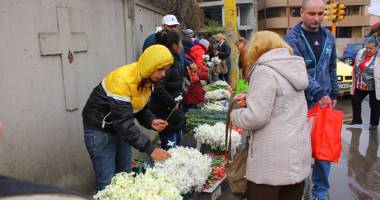 Afacerea Paștele Blajinilor: îmbulzeală, speculanți și sufletele… adormiților - 2
