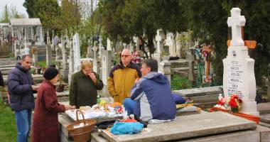 Afacerea Paștele Blajinilor: îmbulzeală, speculanți și sufletele… adormiților - 4
