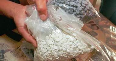 Stire din Eveniment : Tinerii care voiau să "aprovizioneze" cluburile din Mamaia cu ecstasy, băgați după gratii