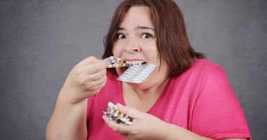 Stire din Sănătate : Cum ajungem să luăm pastilele greșit. Obiceiuri care ne pot face mai mult rău decât bine