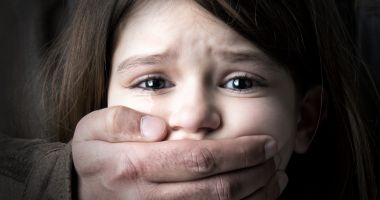 Stire din Eveniment : Un fost pastor al unei biserici din SUA ar fi abuzat sexual zeci de copii în București