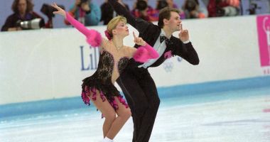 Stire din Actualitate : Doi foști campioni mondiali la patinaj artistic se aflau în avionul prăbușit în Washington