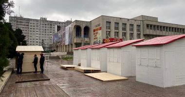 Stire din Social : Patinoar modern, turtă dulce și produse tradiționale, la Târgul de Crăciun