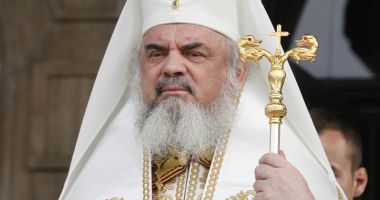 Stire din Actualitate : Patriarhul Daniel, îndemn la respectarea „cu strictețe” a sfatului medicilor în privința COVID: „Nu ştim dacă suntem pregătiţi să trecem dincolo”