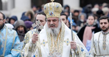 Stire din Cultură-Educație : Patriarhul Daniel: Agheasma Mare - o mare binecuvântare pentru Biserică; este sfinţitoare, vindecătoare şi eliberatoare
