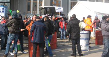 Stire din Economie : Patronii și lucrătorii portuari vor protesta la Ministerul Transporturilor