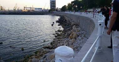 GALERIE FOTO. PANICĂ la CAZINO! O femeie a căzut de pe faleză. Balustrada s-a rupt sub greutatea ei - 5