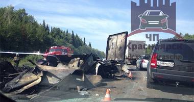 Galerie foto. CARNAGIU PE ȘOSEA! 11 MORȚI, într-un teribil accident rutier - 2