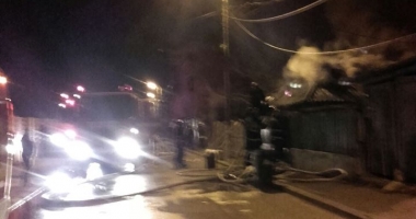 Galerie foto. INCENDIU PUTERNIC LA CONSTANȚA. Casă mistuită de flăcări - 3