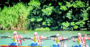 Stire din Sport : Patru echipaje românești, în semifinalele Campionatelor Mondiale de kaiac-canoe