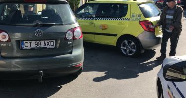 Galerie foto. Accident rutier la Constanța! Două mașini implicate, dintre care un taxi - 4