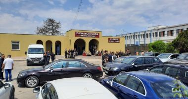 Galerie foto. Mama fraților Mazăre, înmormântată azi. RADU și ALEXANDRU, aduși sub escortă de la penitenciar - 4