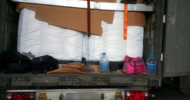 Patru imigranți ascunși în remorca unui camion, descoperiți la frontiera de la Negru Vodă - 2
