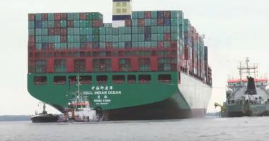 Patru containere au căzut în mare, de pe o navă