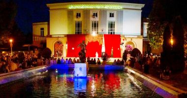 Stire din Cultură-Educație : Patru seri memorabile în parcul Teatrului "Oleg Danovski"