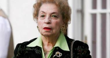 Stire din Monden : La 82 de ani, Paula Iocob vrea operații estetice