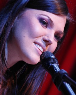 Stire din Cultură-Educație : Concert Paula Seling & Band la Harlequin Mamaia