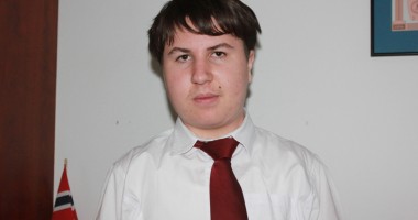 Stire din Cultură-Educație : Sacrificiile și secretele reușitei unui elev olimpic