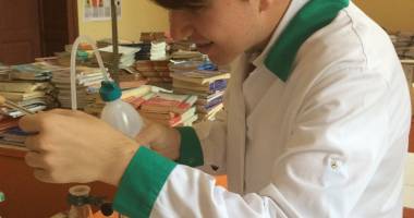 Performanță de excepție la Colegiul "Mircea". Cine este "geniul" din laboratorul de chimie - 2