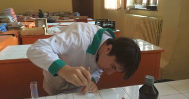 Performanță de excepție la Colegiul "Mircea". Cine este "geniul" din laboratorul de chimie - 4