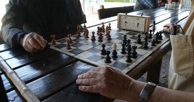 Stire din Social : Se deschid pavilioanele de vară pentru pensionari
