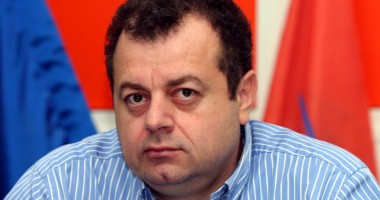 Stire din Politică-Administrație : Senatorul Banias solicită reducerea vârstei standard de pensionare