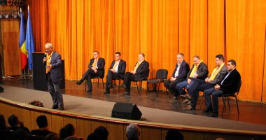 Stire din Politică-Administrație : Democrat-liberalii au umplut sala mare a Casei de Cultură din Constanța