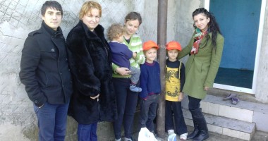 Tinerii din PDL au oferit daruri mai multor familii - 2