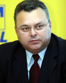 Stire din Politică-Administrație : Dragomir a pornit prin județ  să-i împace pe liberali cu pesediști