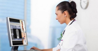 Medicii se pot perfecționa pe…internet