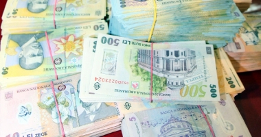 Stire din Cultură-Educație : Pe ce cheltuie Ministerul Educației  miliardul primit la rectificare