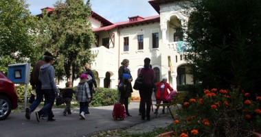 Stire din Cultură-Educație : S-au găsit vinovații în cazul  de la Colegiul Pedagogic