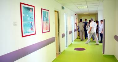 Stire din Sănătate : UPDATE - FETIȚELE SIAMEZE NĂSCUTE LA CONSTANȚA, TRANSFERATE LA SPITALUL DE COPII "MARIE CURIE"
