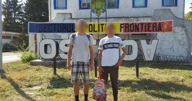 Stire din Eveniment : Pe drumul spre Olanda, au trecut ilegal granița în țara noastră