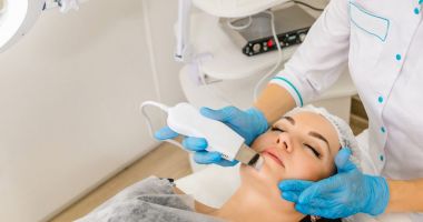 Stire din Sănătate : Peelingul chimic șterge anii de pe fața dumneavoastră