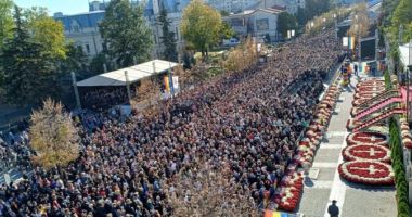 Stire din Actualitate : Primăria Iași montează containere cu duș pentru pelerinii care vin la Hramul Sfintei Parascheva